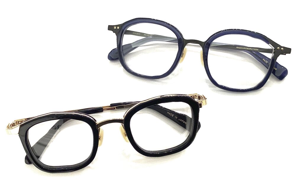 MASAHIROMARUYAMA CUT の2本のメガネが並んでいる。MM-0011　左No.1と右No.8の2モデル。